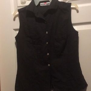 Sleeve less/ pockets in front